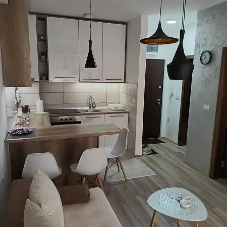 Elena 公寓 雅戈丁那